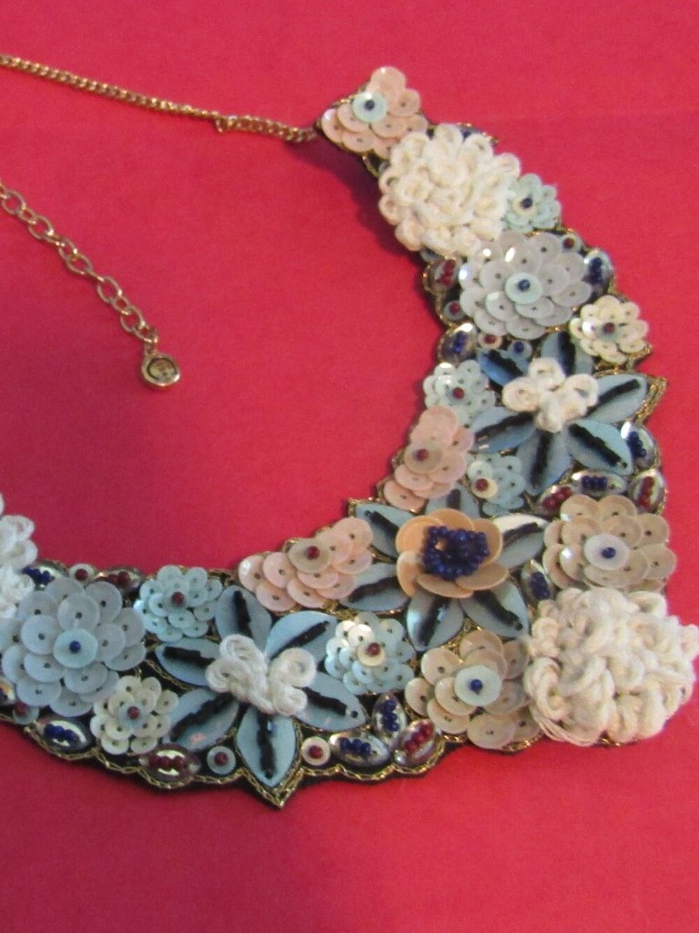 Lovely 1946 Tag  FLORAL BIB NECKLACE Sequins Yarn Flowers Beads Pinks Blues Red